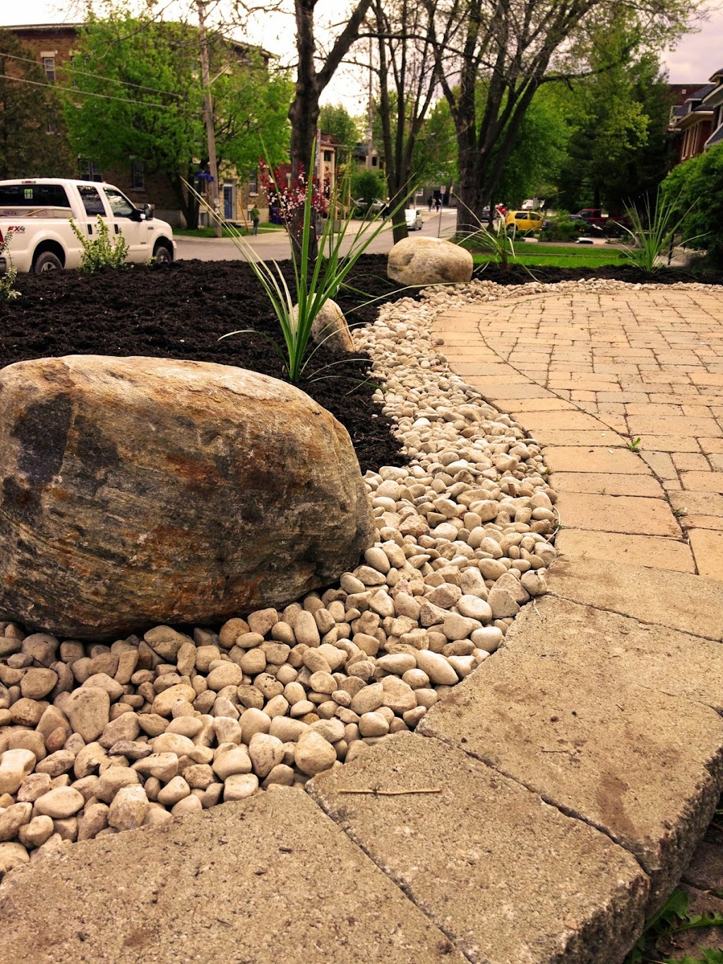 Life Long Landscaping Inc. | 2536 Leitrim Rd, Gloucester, ON K1T 3V3, Canada | Phone: (613) 581-2252