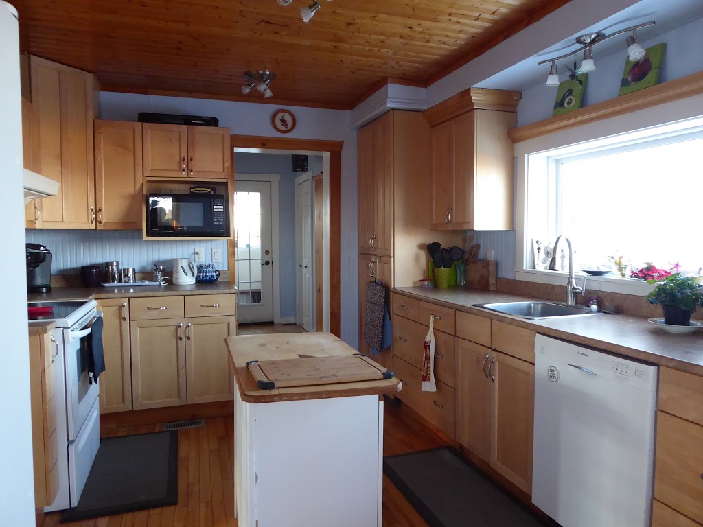 Ds B&B by the Sea | 6327 Rte 366, Amherst Shore, NS B0L 1E0, Canada | Phone: (902) 661-0328