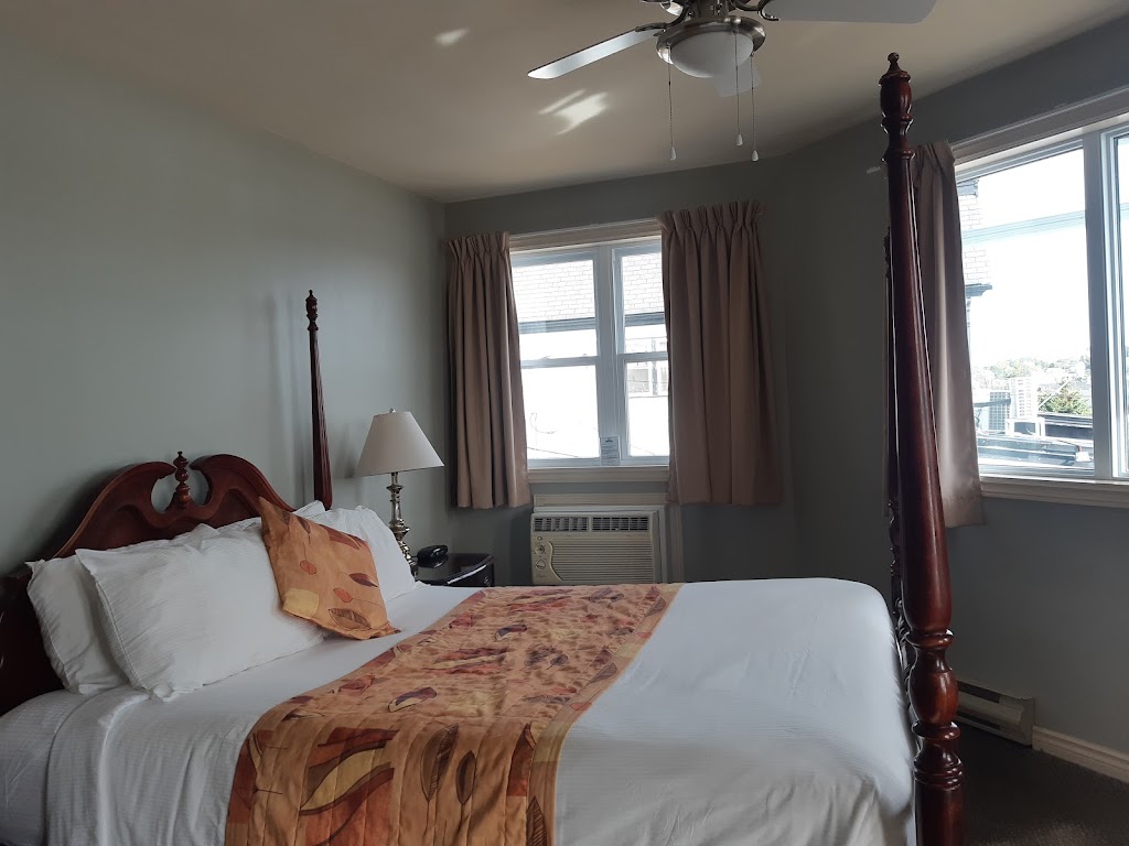 Brigantine Inn & Suites | 82 Montague St, Lunenburg, NS B0J 2C0, Canada | Phone: (800) 360-1181