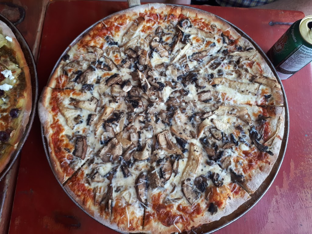 MJMD Pizza de Luigi | Valley Dr, Wakefield, QC J0X 3G0, Canada | Phone: (819) 720-0021
