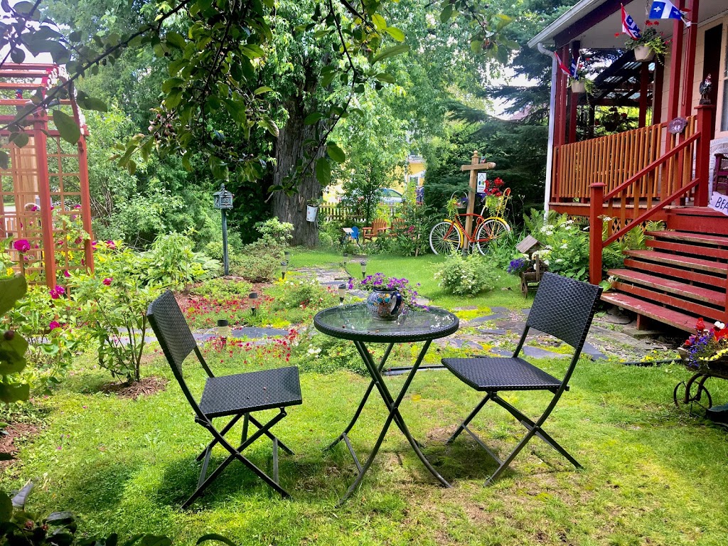 Gîte Amour et Amitié B&B | 30 Rue de Hatley, Magog, QC J1X 3G4, Canada | Phone: (888) 244-1945