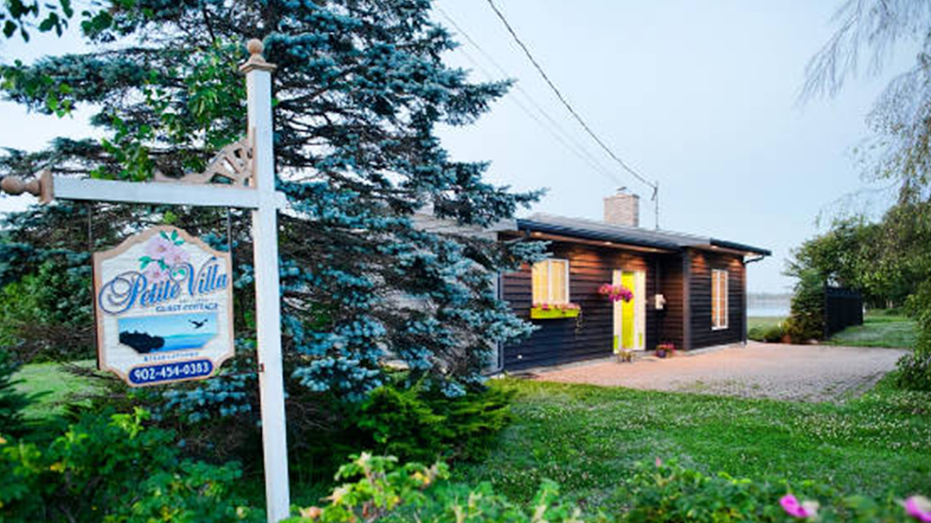 Petite Villa Guest Cottage | 5 Green Bay, NS B4V 6P2, Canada | Phone: (902) 702-7453