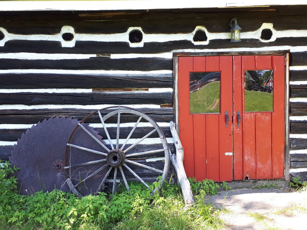 Billie Bear Lodge Housekeeping Cottage Resort | 1341 Billie Bear Rd, Huntsville, ON P1H 2J6, Canada | Phone: (705) 635-1330