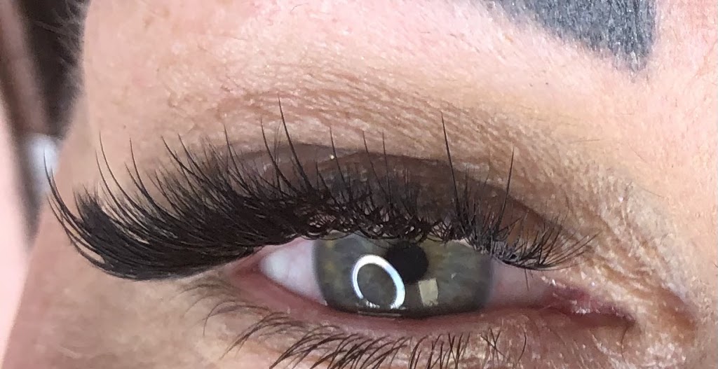 Q.B.Lashes | 164 Innisfil St, Barrie, ON L4N 3E7, Canada | Phone: (705) 796-3130