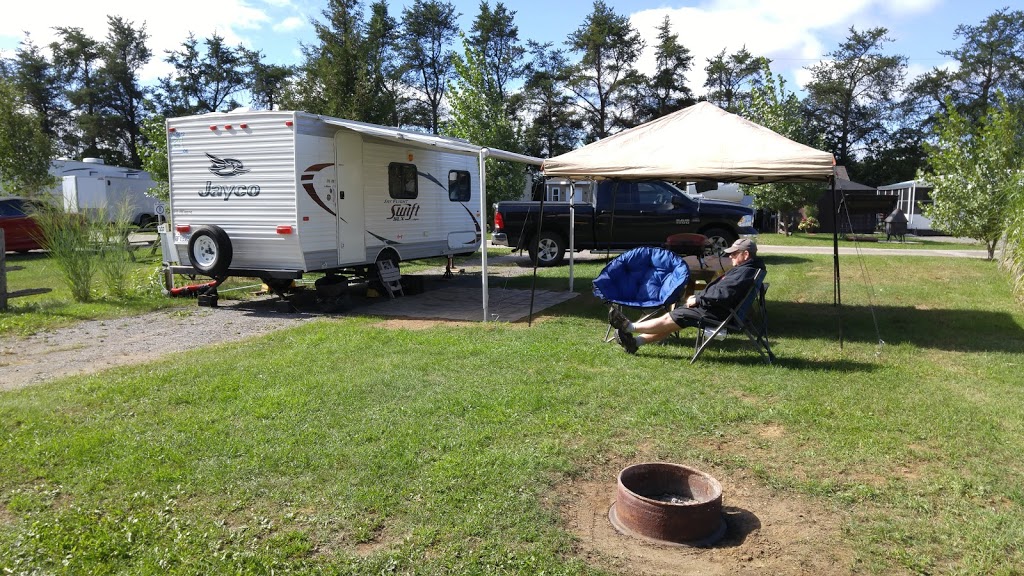 Camping Lac aux Sables | 200 Rue Sainte Marie, Lac-aux-Sables, QC G0X 1M0, Canada | Phone: (418) 336-2488