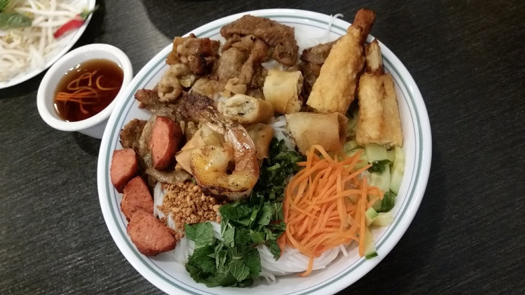 Pho Lee Restaurant | 1030 Adelaide St N #8c, London, ON N5Y 2M9, Canada | Phone: (519) 667-1828