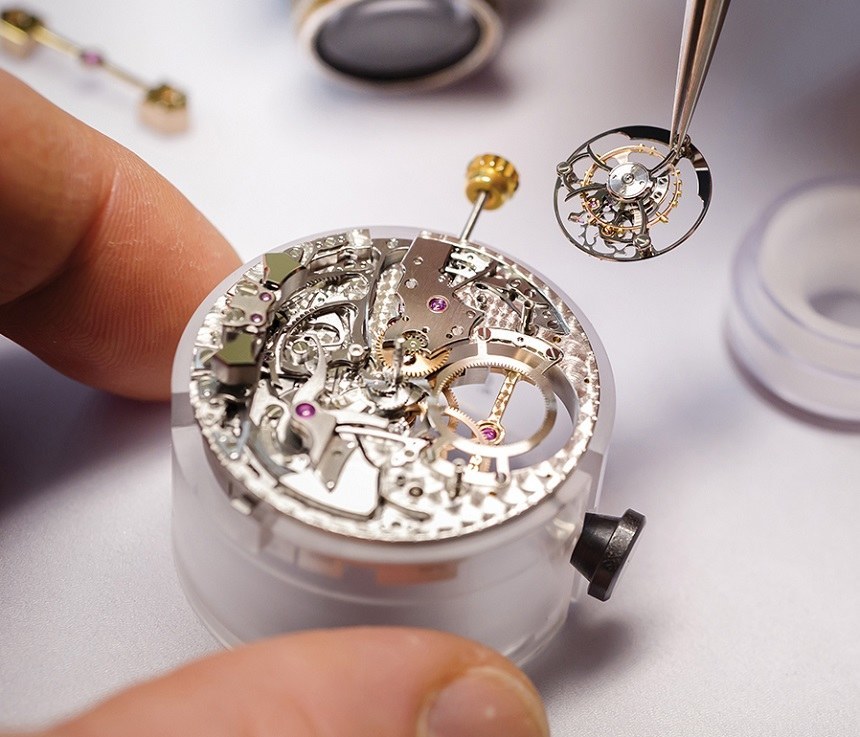 Watch & Jewelry Repair @ Hudsons Bay | Park Royal Shopping Centre, 725 Park Royal N, West Vancouver, BC V7T 1H9, Canada | Phone: (604) 925-1411 ext. 3040