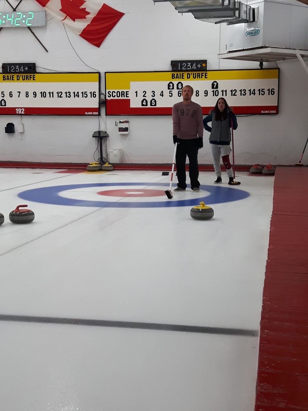 Curling club de Baie-D’Urfé | 63 Rue Churchill, Baie-dUrfé, QC H9X 3N4, Canada | Phone: (514) 457-5900