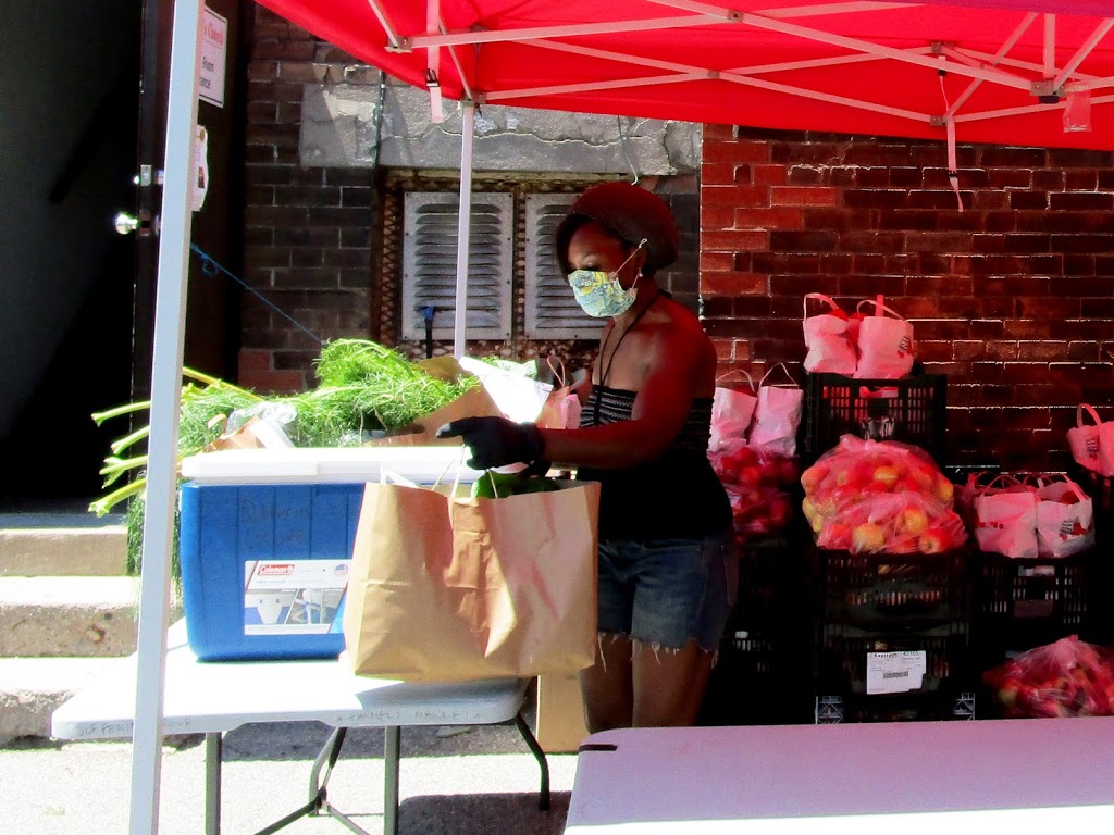 Dufferin Grove Farmers Market | Pickup Spot in St Annes Parking Lot, 270 Gladstone Ave, Toronto, ON M6J 3L6, Canada | Phone: (844) 434-7683