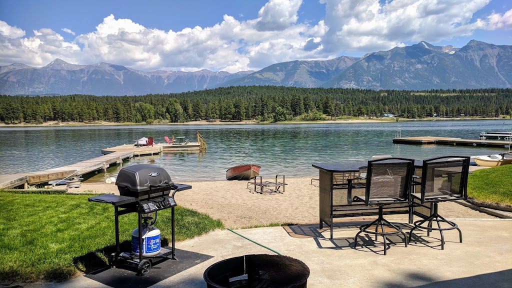 Wasa Lake Guest House | 4704 Spruce Rd, Wasa, BC V0B 2K0, Canada | Phone: (250) 427-6263