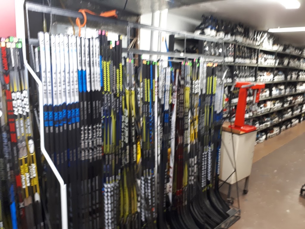 Crows Sports | 253 Bloor St E, Oshawa, ON L1H 3M3, Canada | Phone: (905) 436-0855
