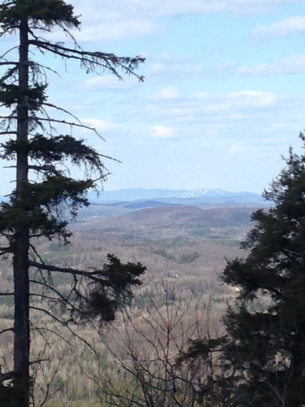 Park of the Black Mountains | Chemin de la Montagne Noire, Ripon, QC J0V 1V0, Canada | Phone: (819) 983-2000