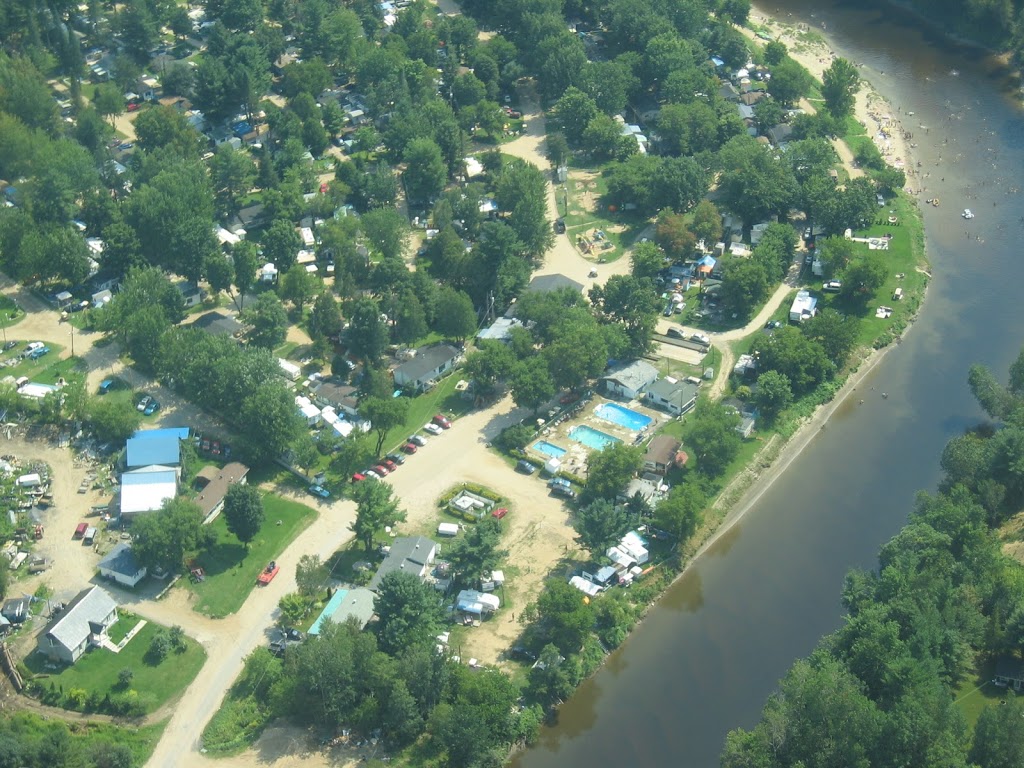 Camping Plage Bernard | 100 Rue Bernard, Sainte-Mélanie, QC J0K 3A0, Canada | Phone: (450) 756-2560