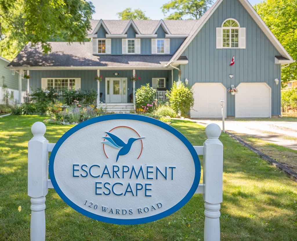 Escarpment Escape Bed and Breakfast | 120 Wards Rd, The Blue Mountains, ON L9Y 0T7, Canada | Phone: (905) 572-3894