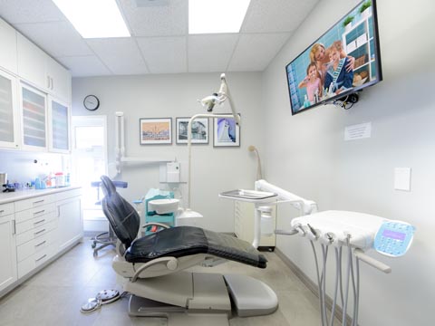 Creekside Family Dental Care - Dr. Elke Krach | 3989 Main St, Niagara Falls, ON L2G 6B9, Canada | Phone: (905) 295-3011