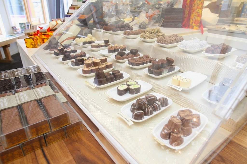 Le Chocolatier | 701 Benchlands Trail #121, Canmore, AB T1W 3G9, Canada | Phone: (403) 679-3351