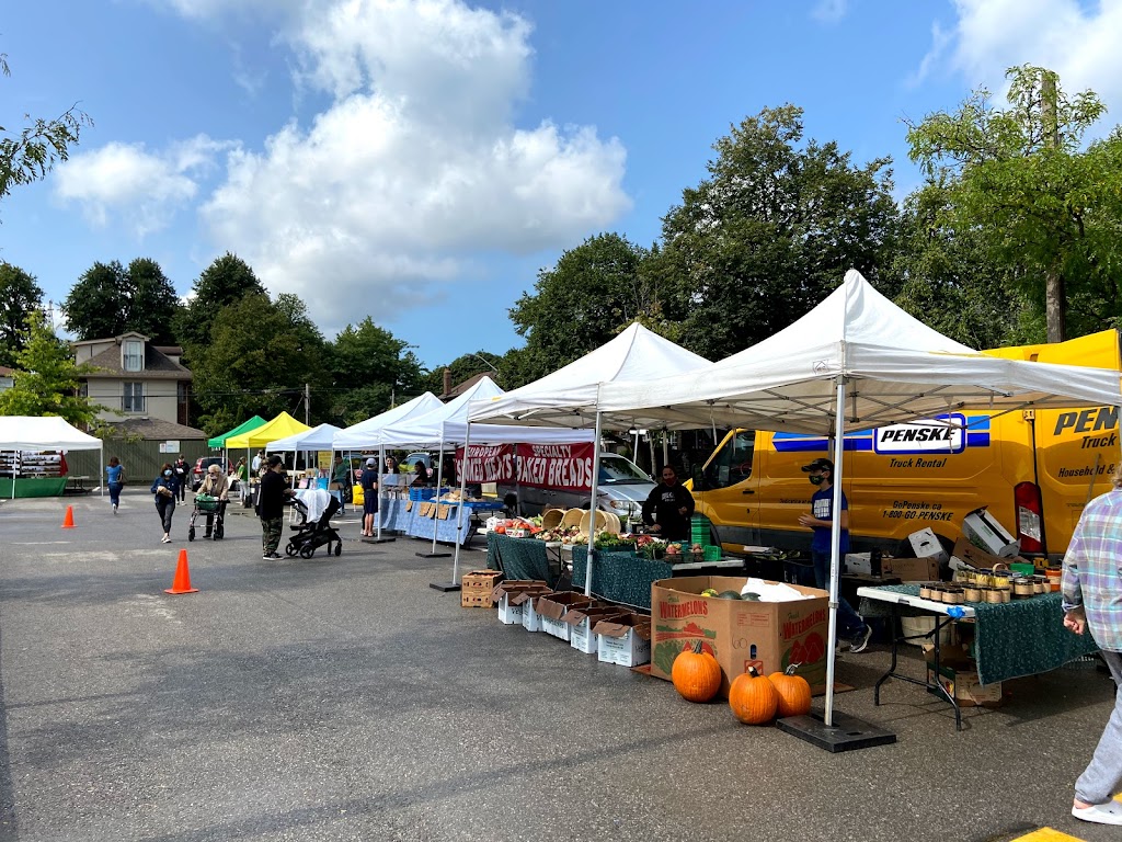 The Eglinton Way Farmers’ Market | 125 Burnaby Blvd, Toronto, ON M5N 1G5, Canada | Phone: (416) 487-3294