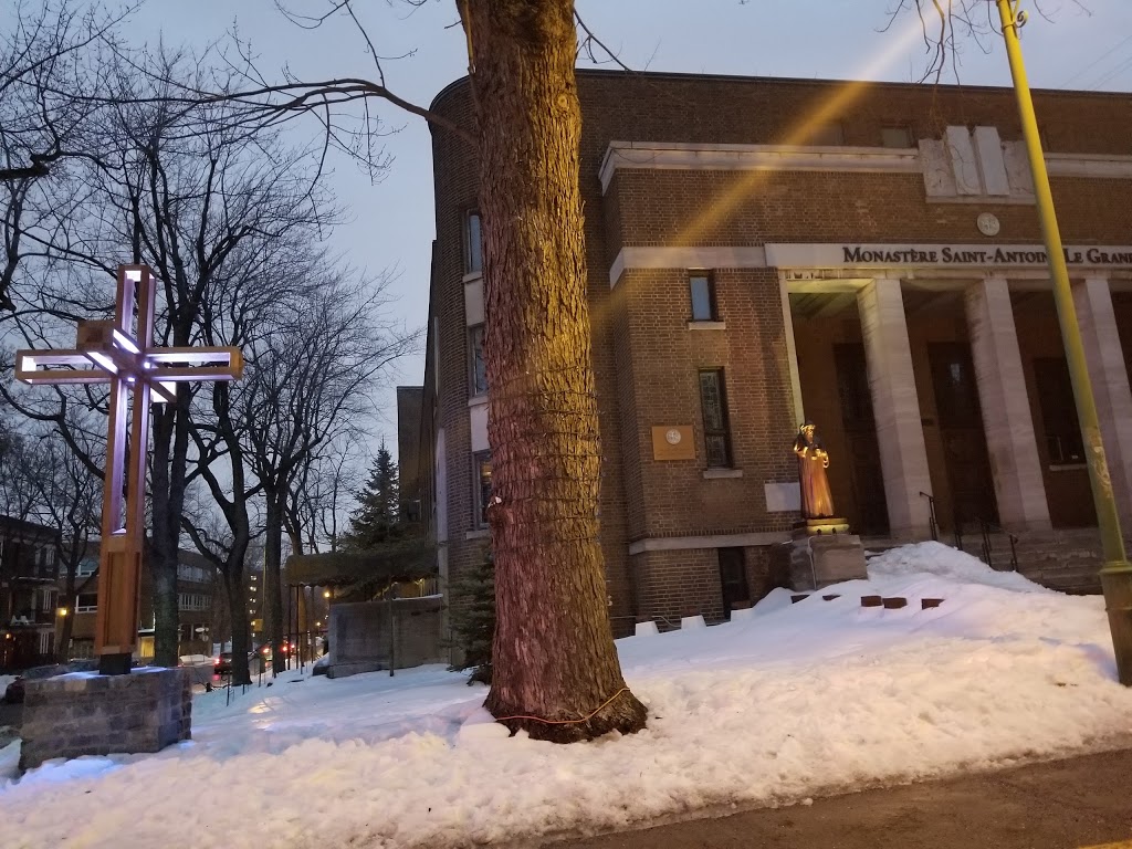 DAYRNA - Monastère et Paroisse Saint-Antoine le Grand - Eglise M | 1520 Avenue Ducharme, Outremont, QC H2V 1G1, Canada | Phone: (514) 271-2000