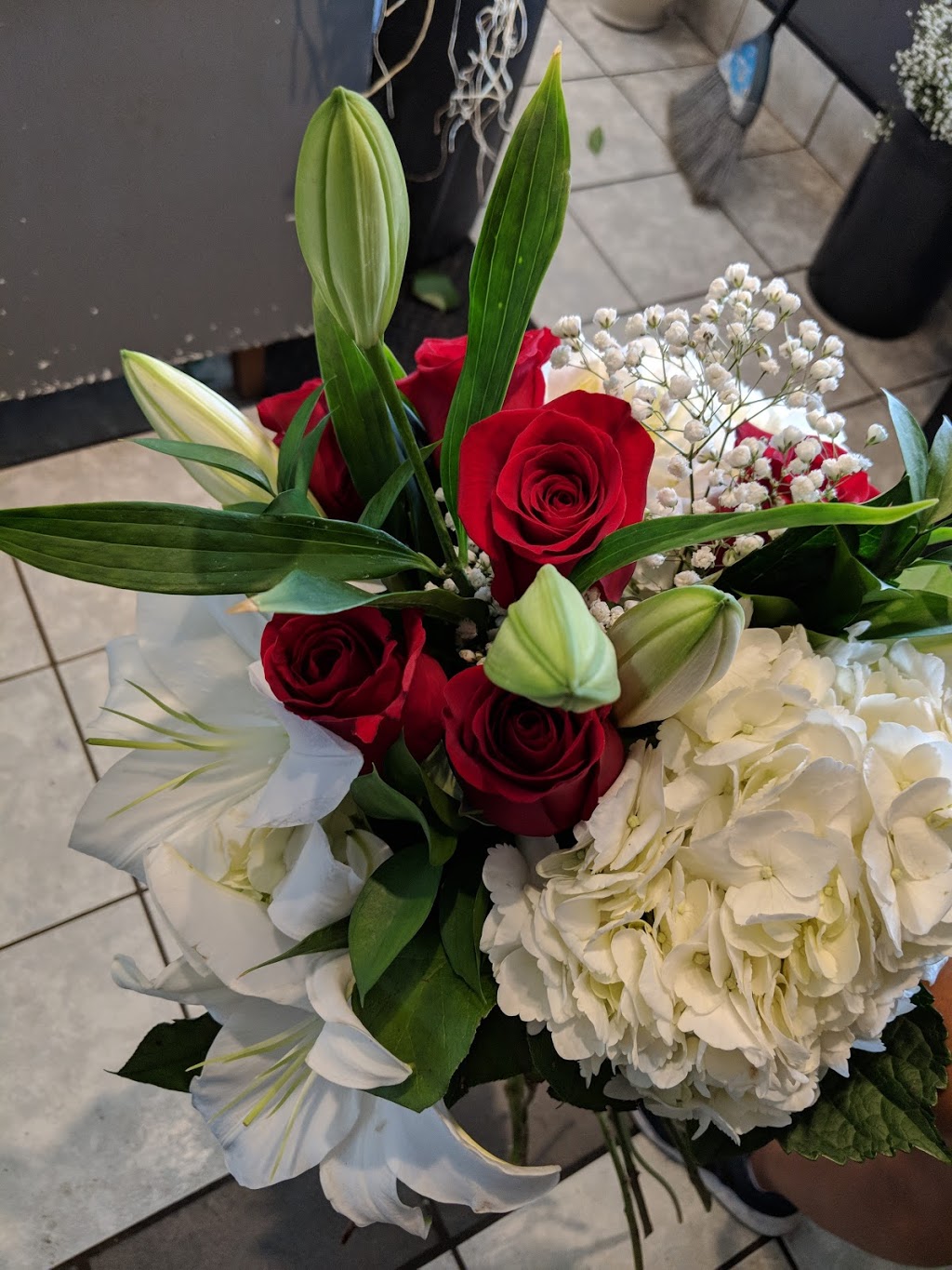 Nelson Flowers | 2495 Dundas St, Burlington, ON L7P 0S8, Canada | Phone: (905) 332-6967