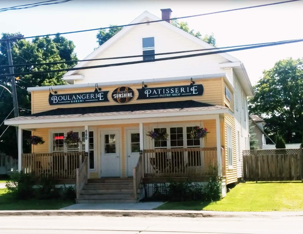 Auberge Le Sunshine | 680 Rue Dufferin, Stanstead, QC J0B 3E0, Canada | Phone: (819) 876-7272