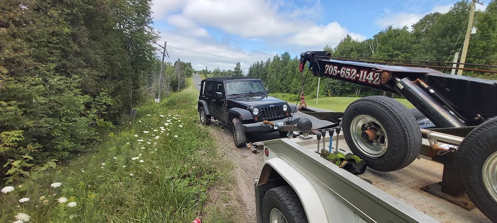 Maximum Towing and Recovery | 3156 Lakefield Rd, Lakefield, ON K9J 6X5, Canada | Phone: (705) 652-1142