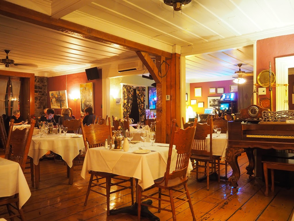 Auberge Baker Inn | 8790 Ave Royale, Château-Richer, QC G0A 1N0, Canada | Phone: (418) 824-4478