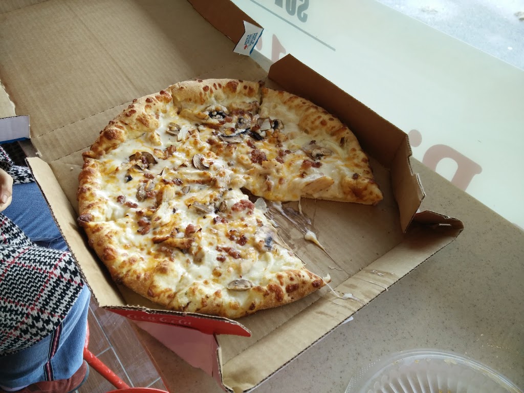 Dominos Pizza | 25 Bd Don-Quichotte, LÎle-Perrot, QC J7V 7X4, Canada | Phone: (514) 425-6666