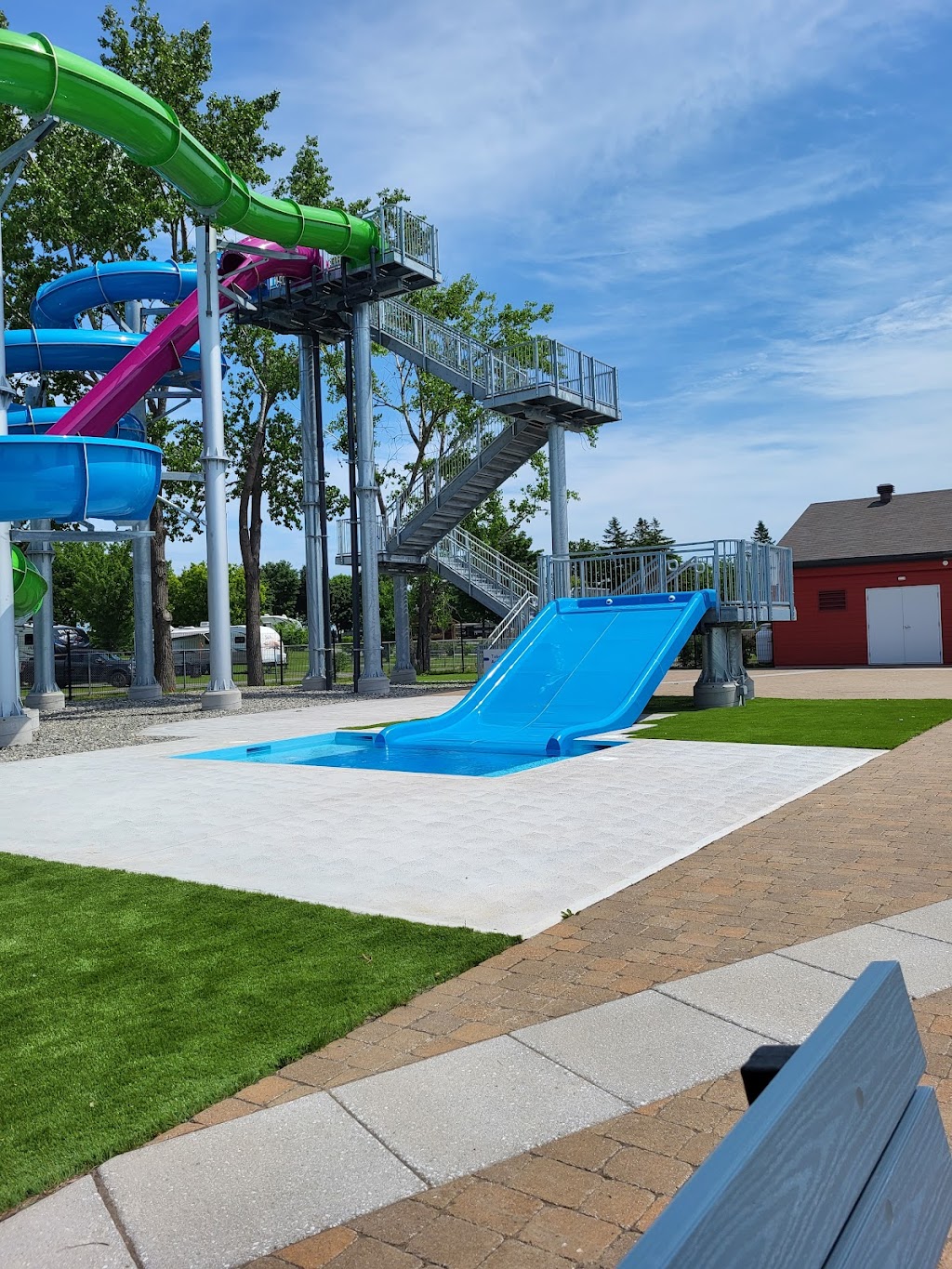 Parc aquatique Pointe-aux-Oies | 50 Av. du Bass. N, Montmagny, QC G5V 2B7, Canada | Phone: (418) 241-5156