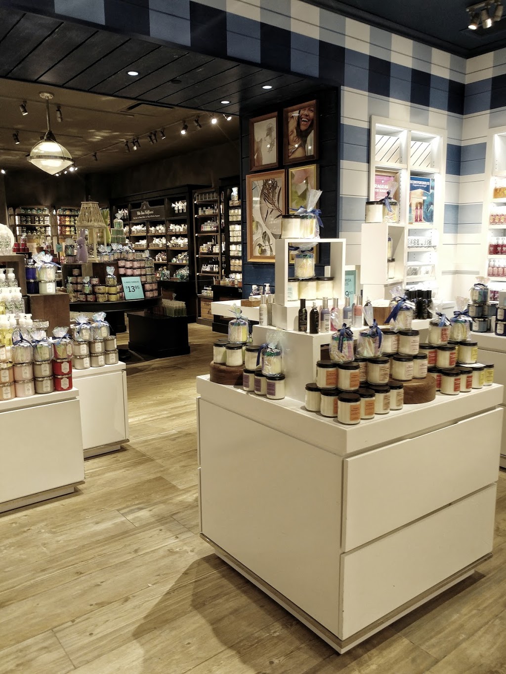 Bath & Body Works | 261055 Crossiron Blvd, Rocky View No. 44, AB T4A 0G3, Canada | Phone: (403) 274-9704