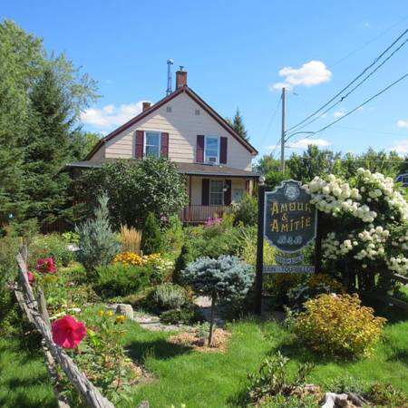 Gîte Amour et Amitié B&B | 30 Rue de Hatley, Magog, QC J1X 3G4, Canada | Phone: (888) 244-1945