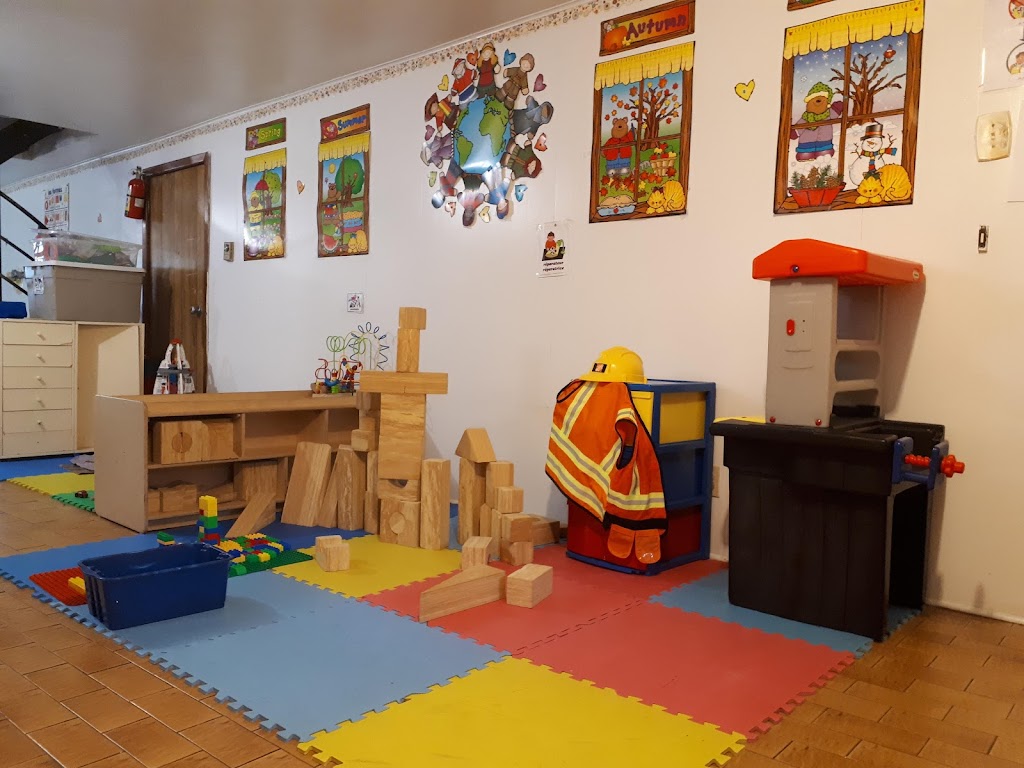 Nursery Les Amis De Viviane | 12177 Rue Valmont, Montréal, QC H3M 2V7, Canada | Phone: (514) 745-2384