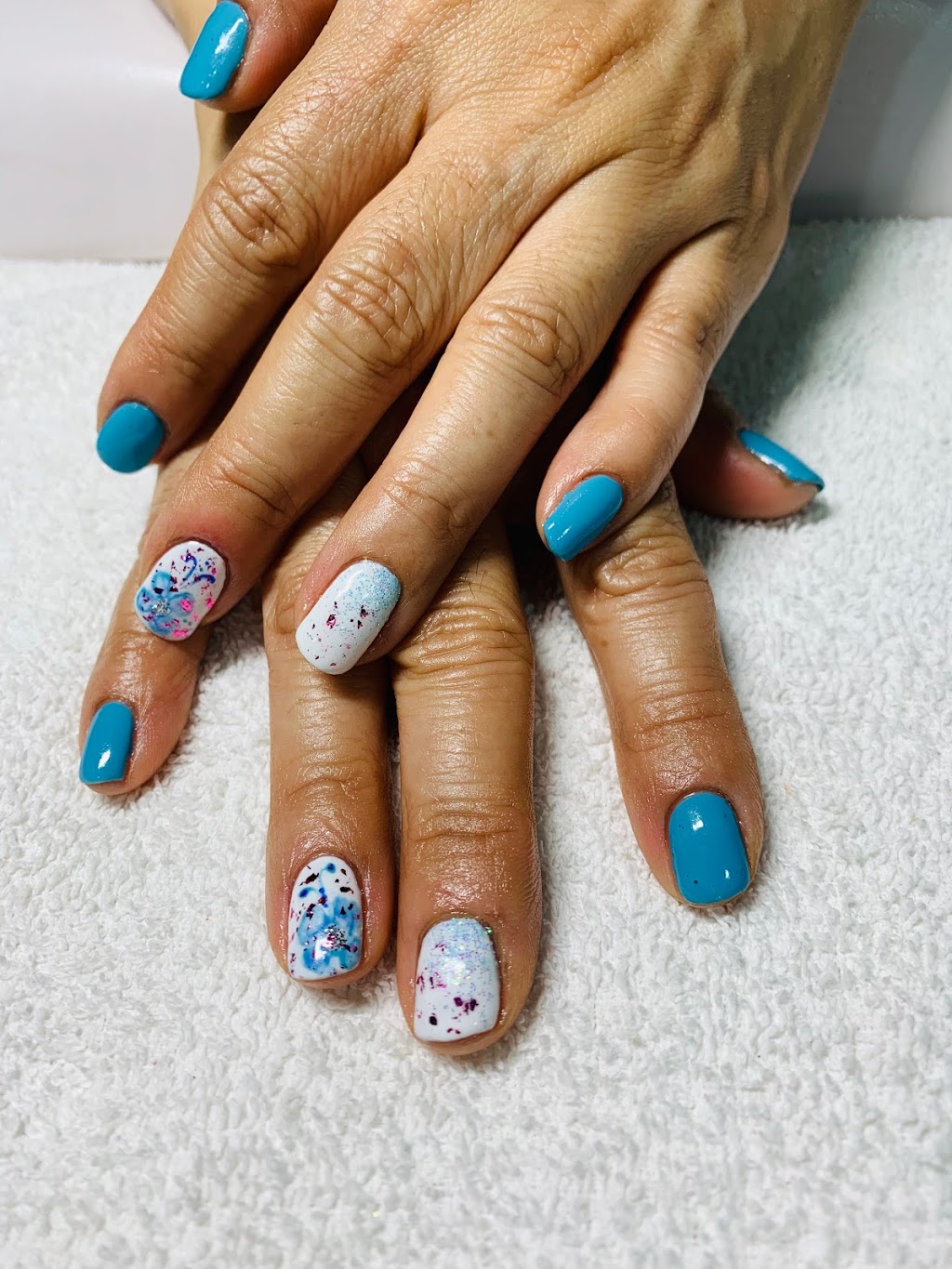 Lavish nails and beauty Spa | 387 Woolwich St, Waterloo, ON N2K 0E5, Canada | Phone: (519) 722-1613