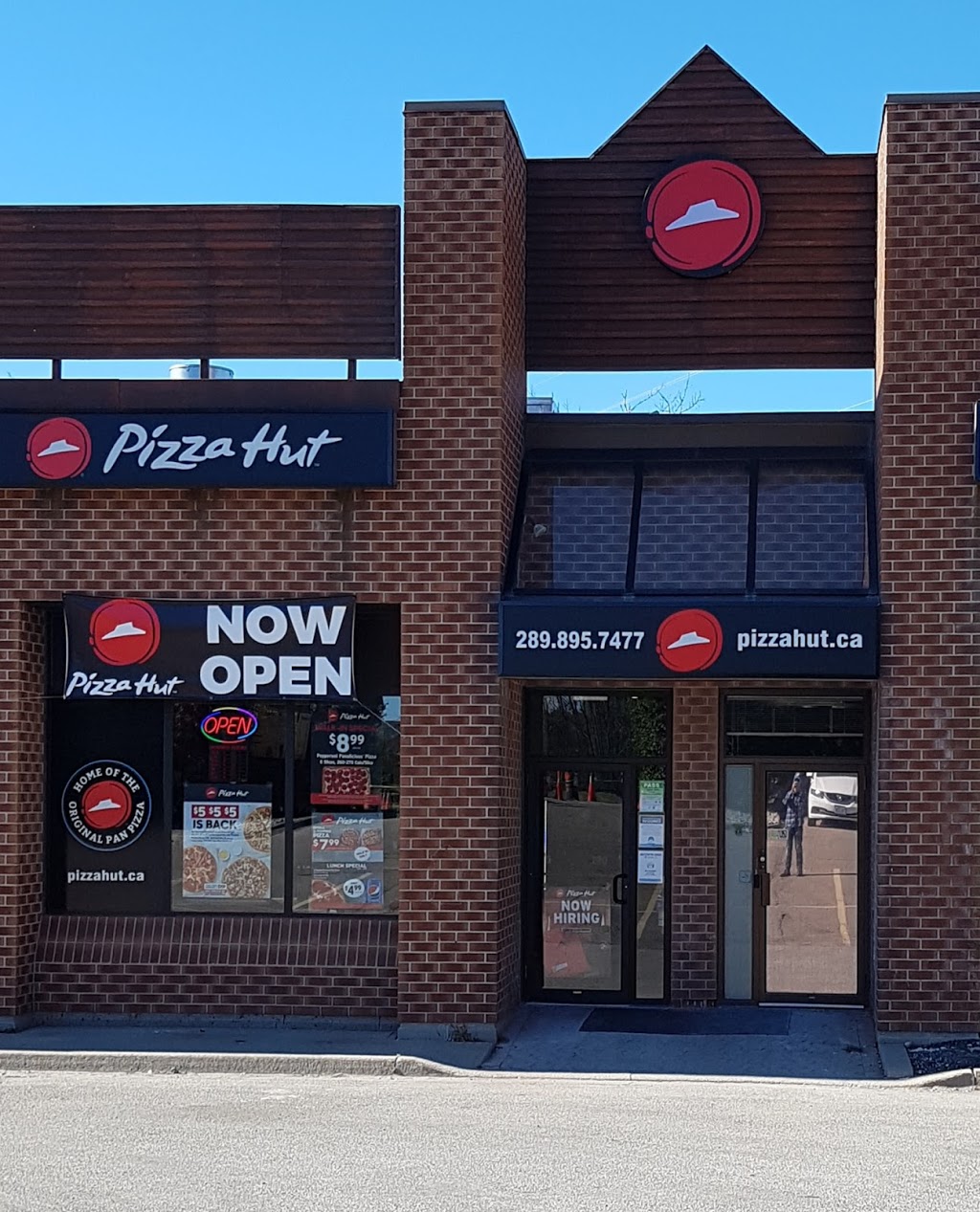 Pizza Hut | 427 Dundas St E Unit 3, Waterdown, ON L8B 0K4, Canada | Phone: (289) 895-7477