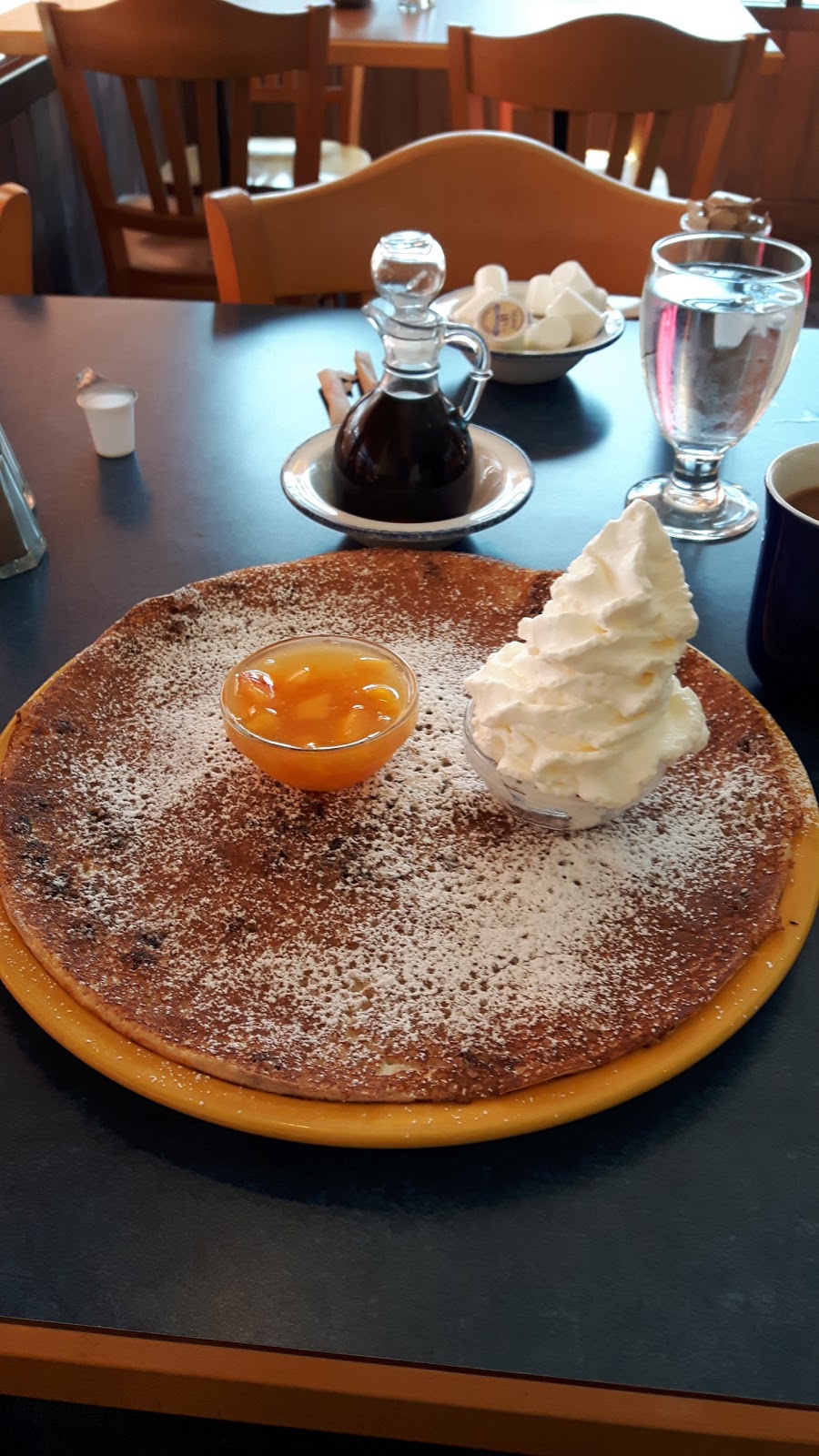 De Dutch Pannekoek House | 4011 Quadra St #1, Victoria, BC V8X 1K1, Canada | Phone: (250) 479-8208