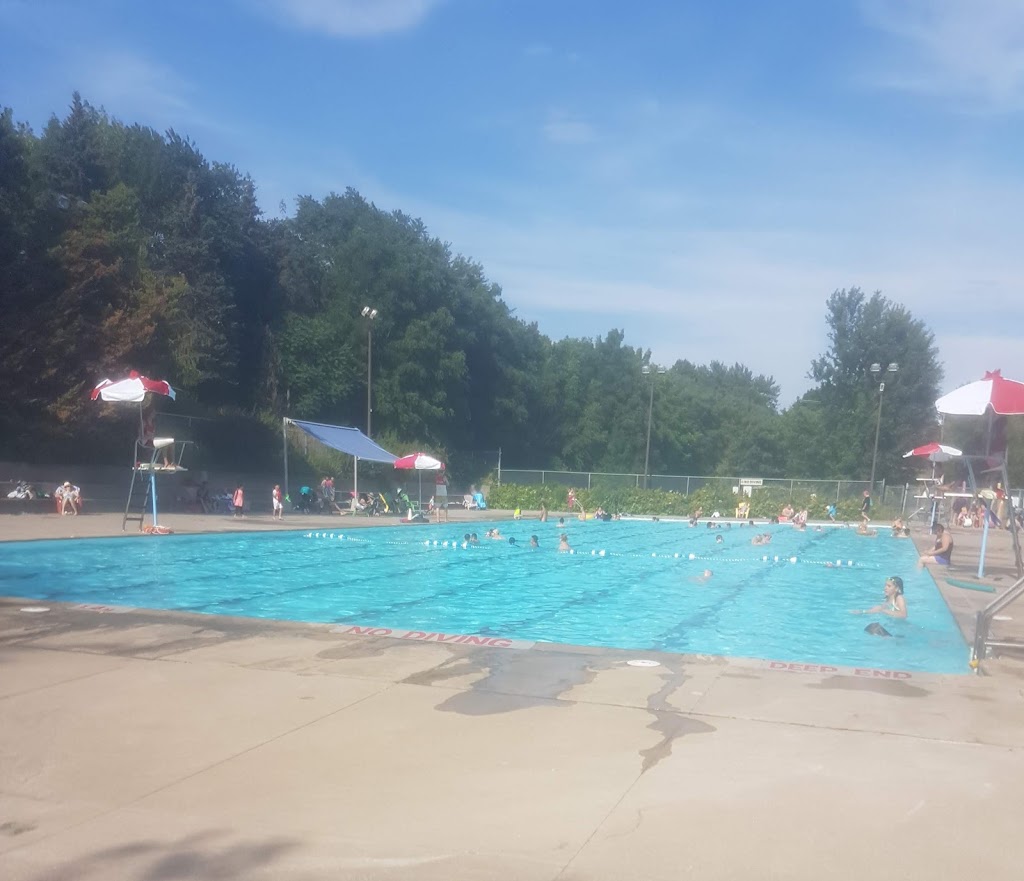 Greenwood Park Swimming Pool | 209 Alton Ave, Toronto, ON M4L 2M2, Canada | Phone: (416) 392-7804