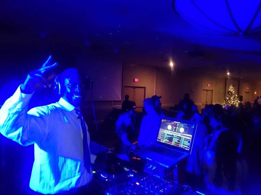 Applaud Entertainment Dj Services | 764 Canyonview Close W, Lethbridge, AB T1K 5R9, Canada | Phone: (403) 393-8858