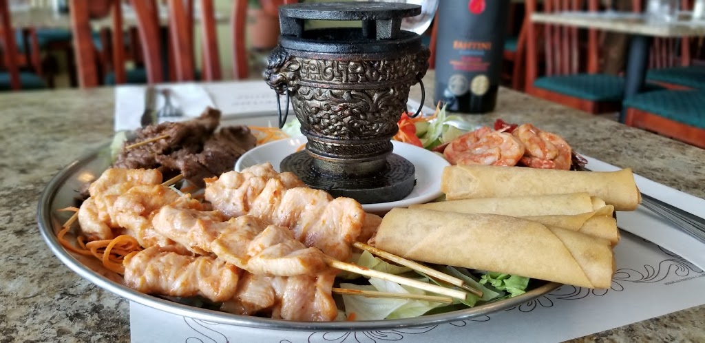 The Palace Thaï Restaurant | 254 Boulevard Saint-Luc, Saint-Jean-sur-Richelieu, QC J2W 1C3, Canada | Phone: (450) 741-0805