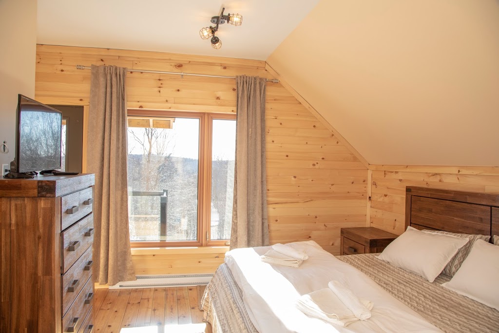 Chalet Dix | 433 rue Ioan, Wentworth-Nord, QC J0T 1Y0, Canada | Phone: (514) 562-6483