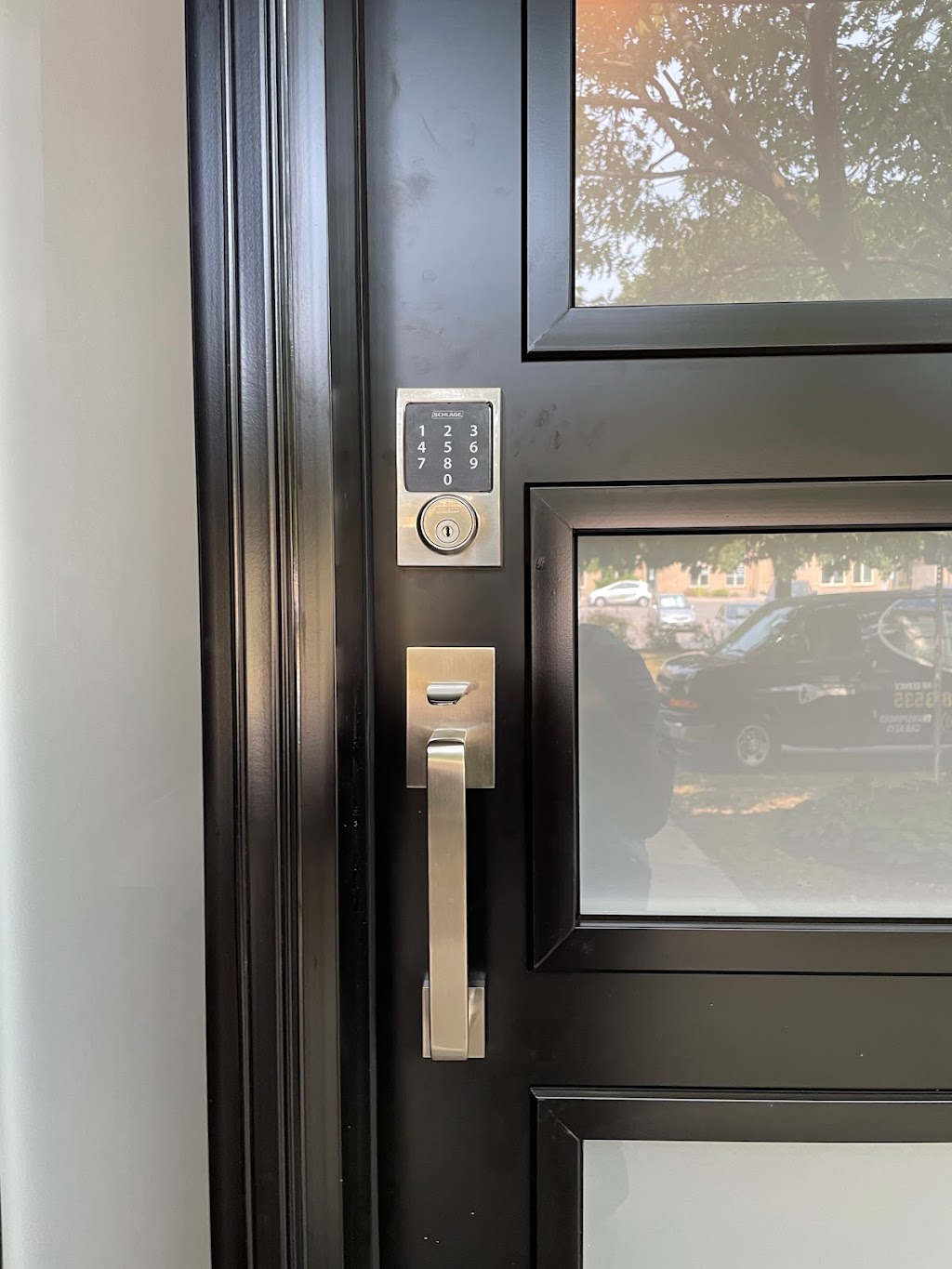 A Everest Locksmith | 1581 Bank St, Ottawa, ON K1H 7Z3, Canada | Phone: (613) 248-3535