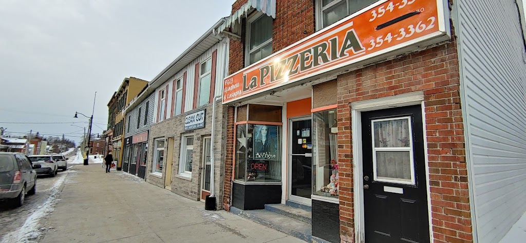 La Pizzeria | 17 Dundas St W, Napanee, ON K7R 1Z3, Canada | Phone: (613) 354-3361