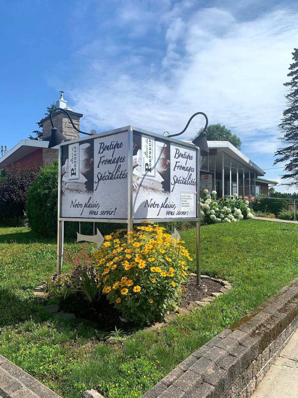 Fromagerie Alexis de Portneuf | 71 Av. Saint-Jacques, Saint-Raymond, QC G3L 3X9, Canada | Phone: (418) 337-4287