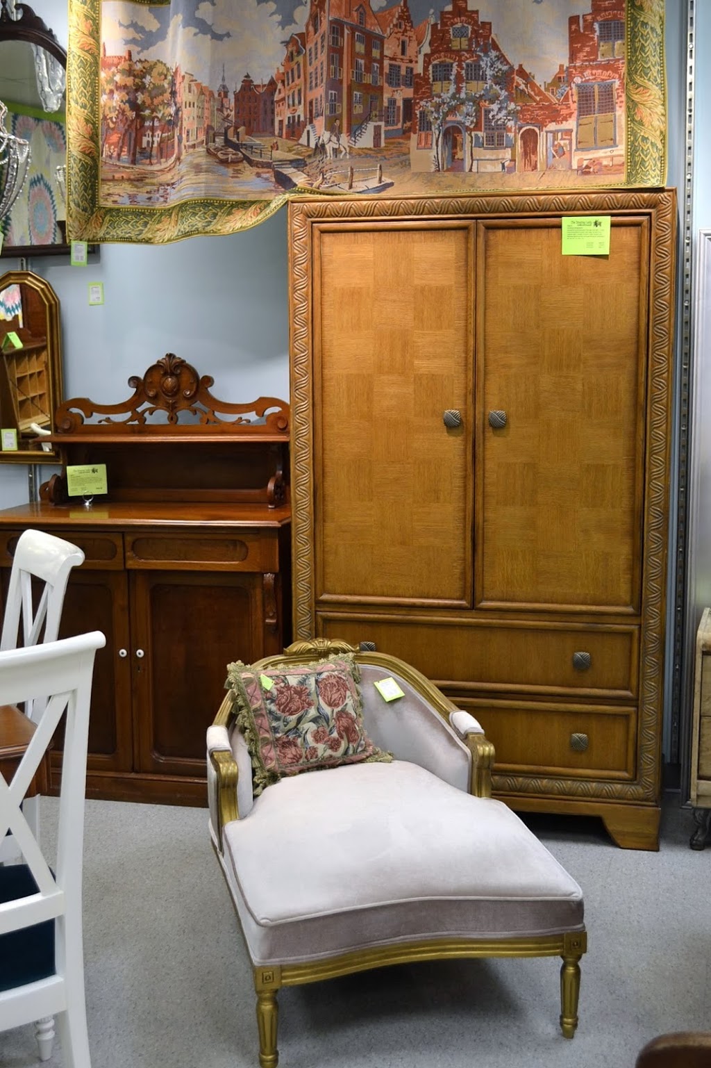 The Singing Lady Consignment Emporium | 781 The Queensway, Etobicoke, ON M8Z 6A8, Canada | Phone: (416) 234-9330