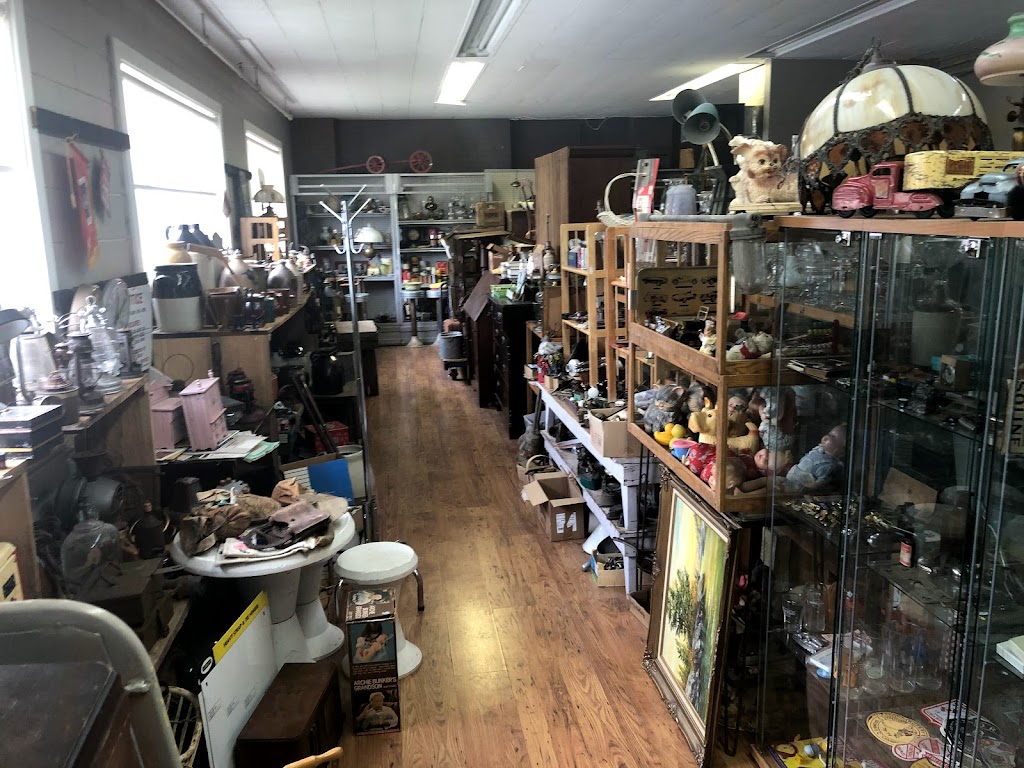 Three Squirrels Antiques | 390 Douro St, Stratford, ON N5A 3S8, Canada | Phone: (519) 440-6412