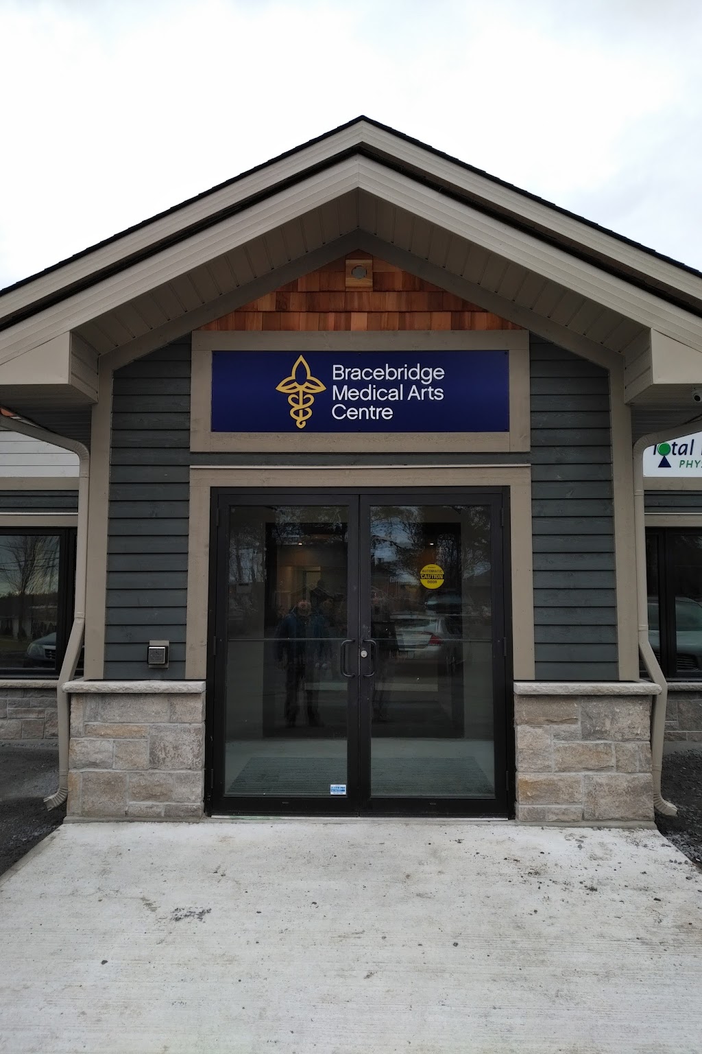 Bracebridge Medical Arts Centre | 1-36 McDonald St, Bracebridge, ON P1L 2C2, Canada | Phone: (705) 645-2281