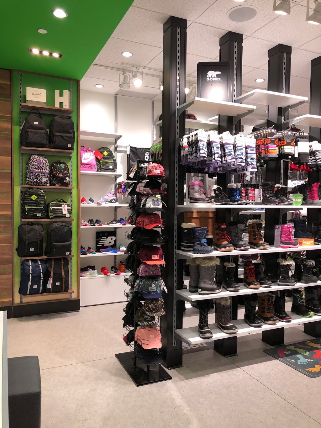 Chaussures Panda (Boucherville) | LES PROMENADES MONTARVILLE, 1001 Boulevard de Montarville, Boucherville, QC J4B 6P5, Canada | Phone: (450) 655-6435