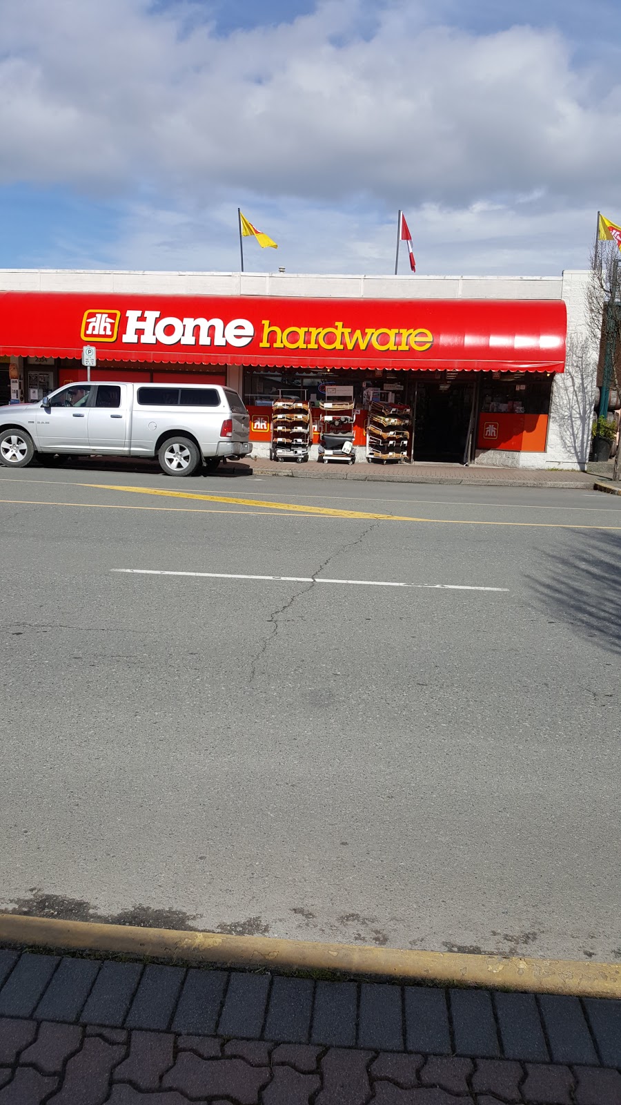 Home Hardware Sidney | 2356 Beacon Ave, Sidney, BC V8L 1X3, Canada | Phone: (250) 656-2712