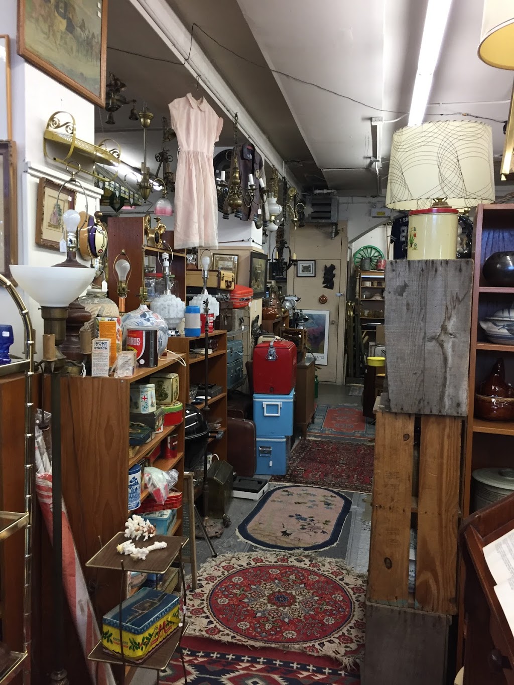 Antique Alley | 605 Front St, New Westminster, BC V3M 1A1, Canada | Phone: (604) 725-7198