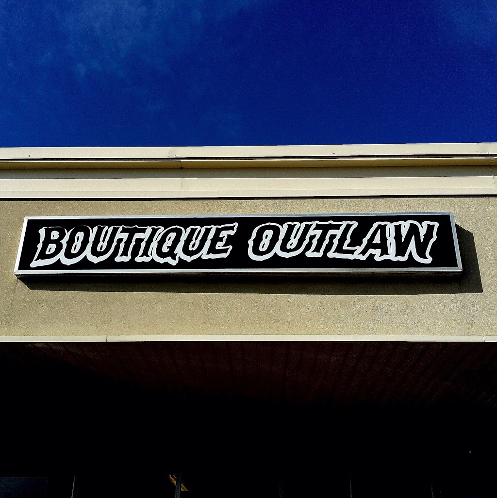 Outlaw Skateshop & café | 77-f Bd DAnjou, Châteauguay, QC J6J 2R1, Canada | Phone: (514) 973-8691