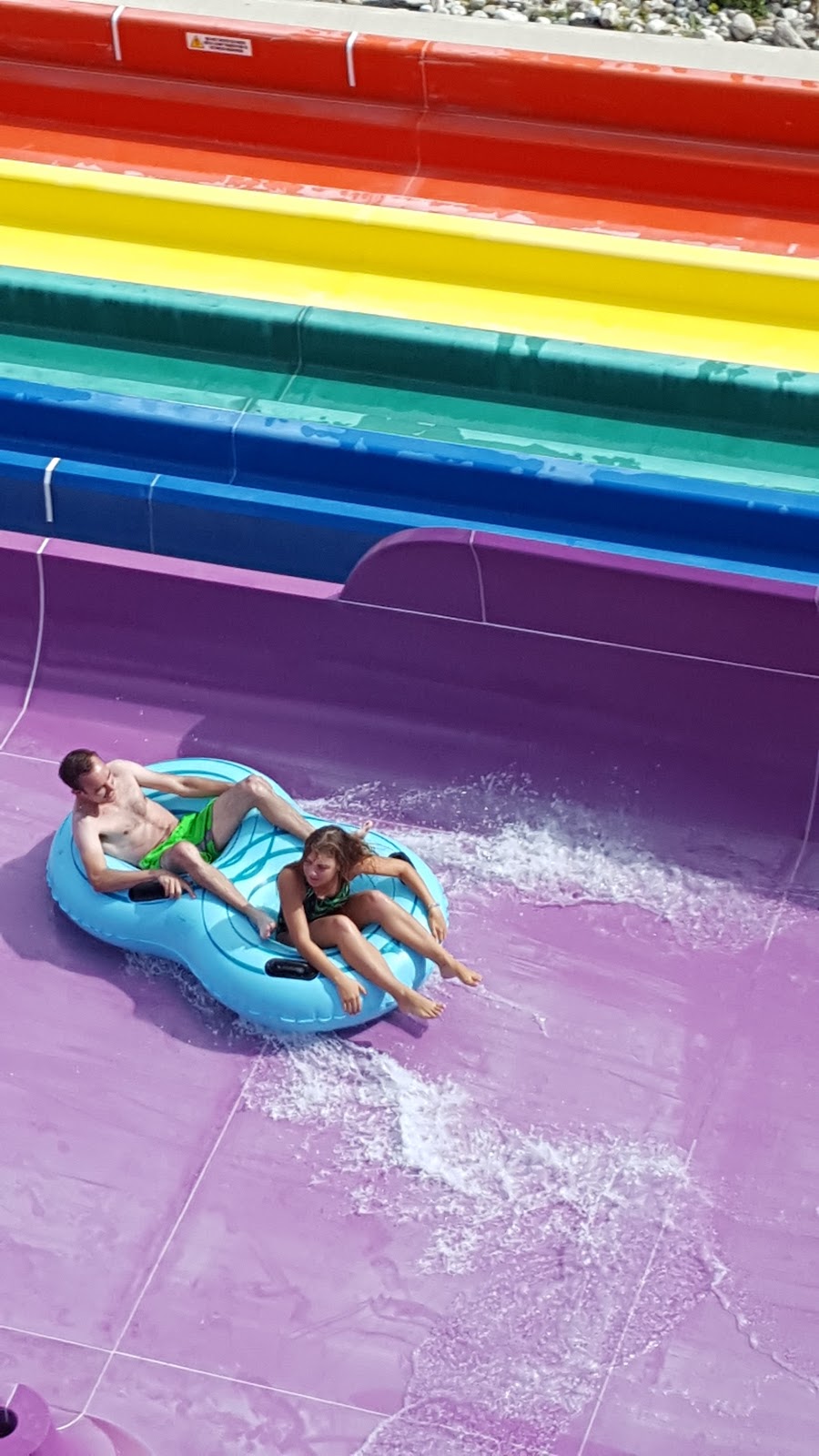 Bingemans Big Splash | 425 Bingemans Centre Dr, Kitchener, ON N2B 3X7, Canada | Phone: (519) 744-1555