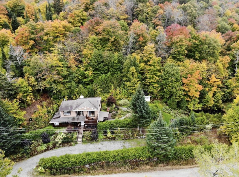 Persepolis cottage | 1771 Chem. du Domaine, Saint-Adolphe-dHoward, QC J0T 2B0, Canada | Phone: (514) 677-9021